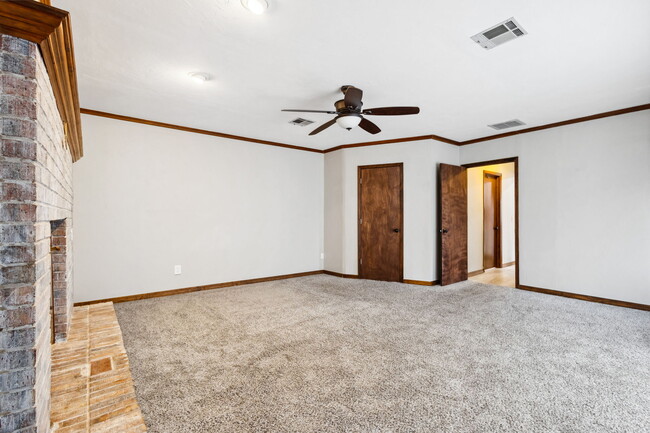 Building Photo - 10001 Ridgeview Dr