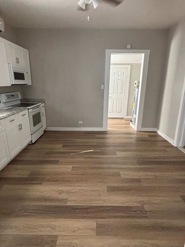 Building Photo - 143 E Baylor St