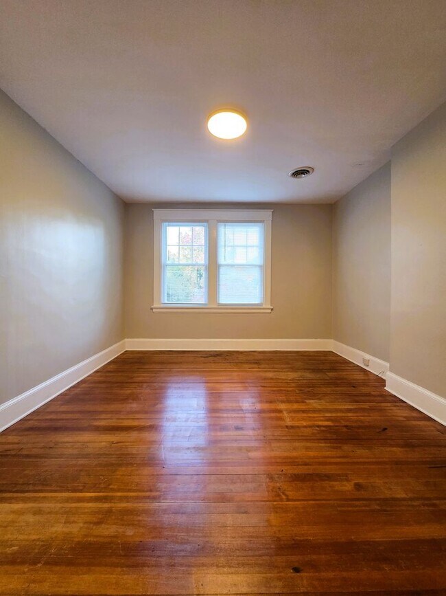 Building Photo - Renovated stately brick home in Forest Hil...