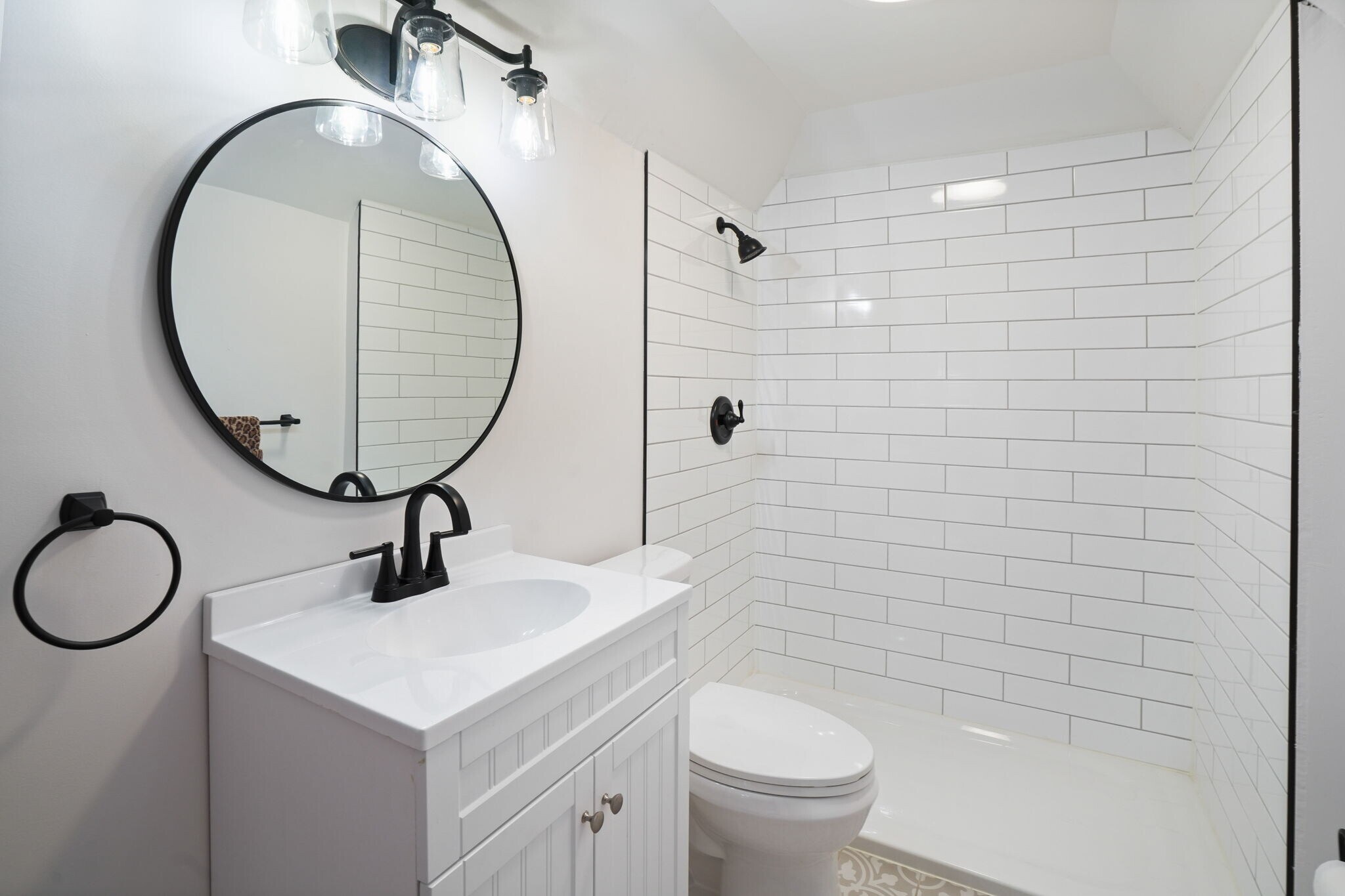 Building Photo - 77 W 2nd Ave