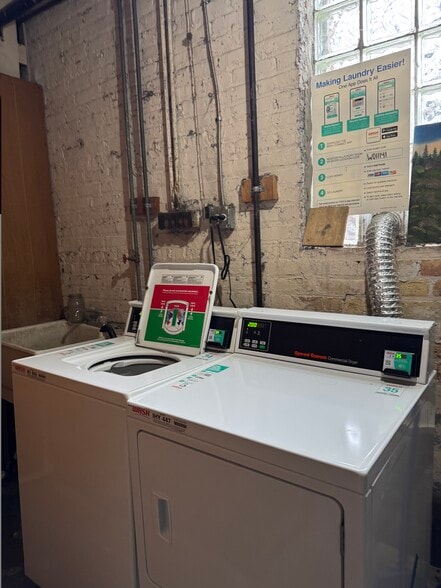 Building Photo - 2043 N Cicero Ave