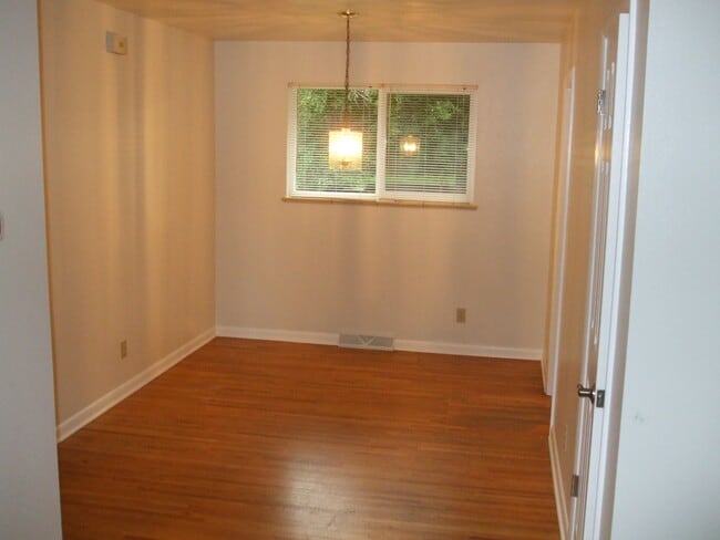 Building Photo - Amazing 3 Bed, 2 Bath Spacious Home with a...