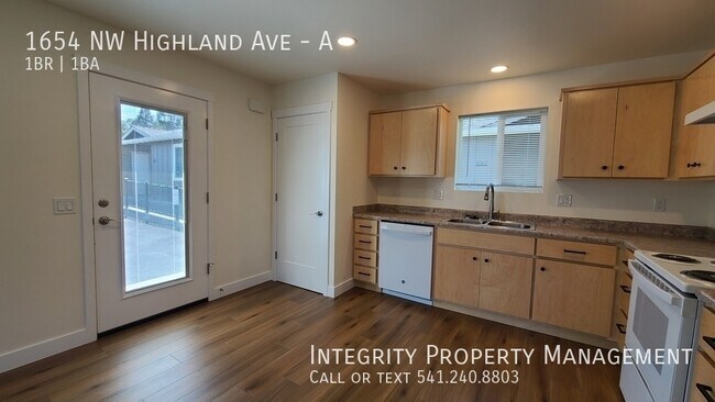Building Photo - 1654 NW Highland Ave