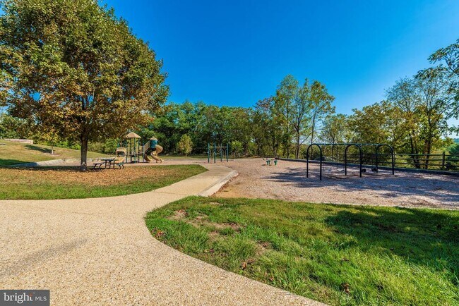 Building Photo - 10247 Redtail Ct