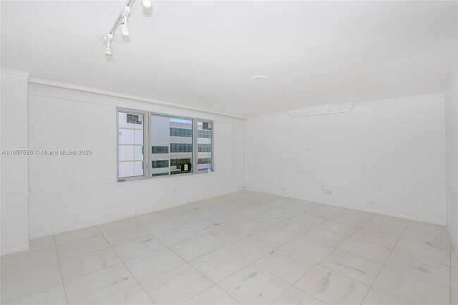 Building Photo - 5255 Collins Ave