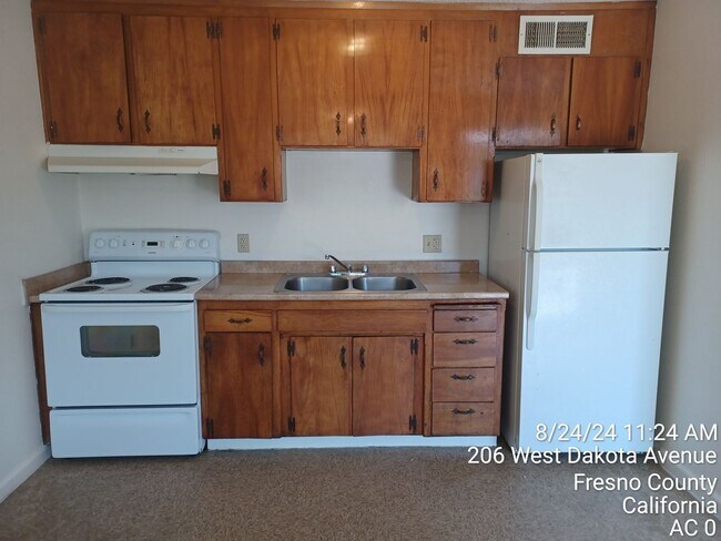 Building Photo - 2 bedroom 1 bathroom unit