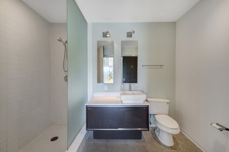 Building Photo - 2115 Yeaman Pl
