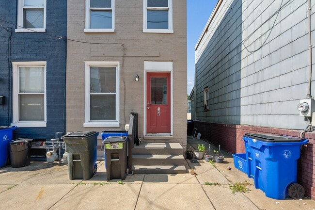 Building Photo - 142 E South St