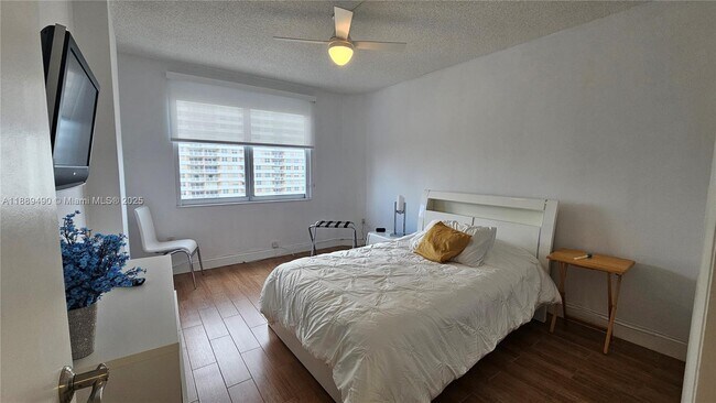 Building Photo - 1980 S Ocean Dr