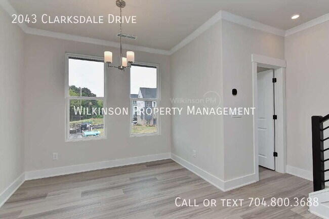 Building Photo - 2043 Clarksdale Dr