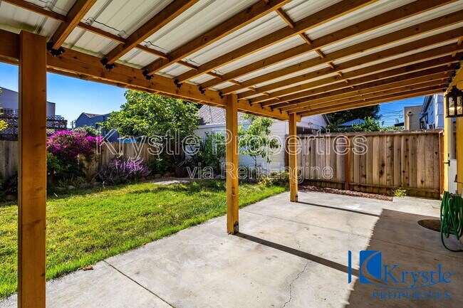 Building Photo - 1616 Fern Pl
