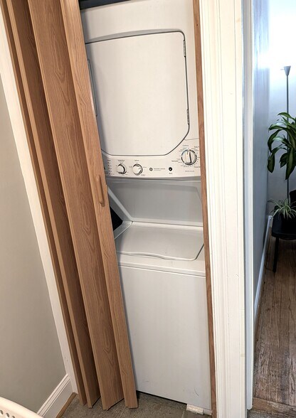 Building Photo - 1733 F St NE