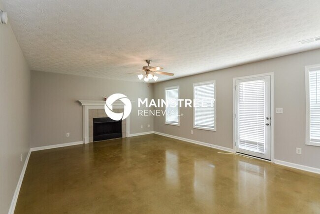 Building Photo - 4 Bedroom Pet-Friendly Home in Covington, GA with Main Street Renewal