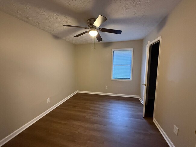 Building Photo - 108/110 St Andrews Ct