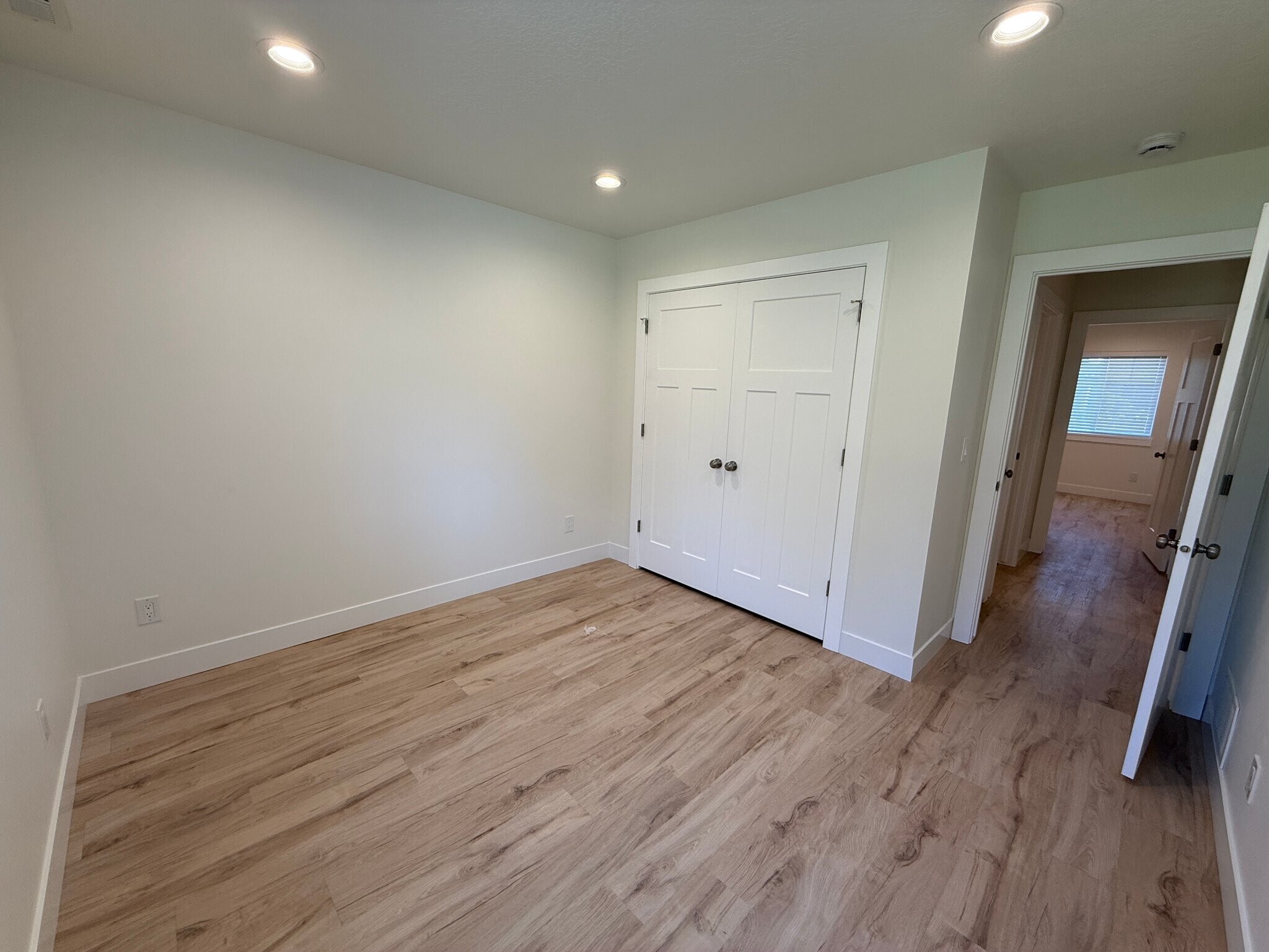 Building Photo - 466 E 300 N