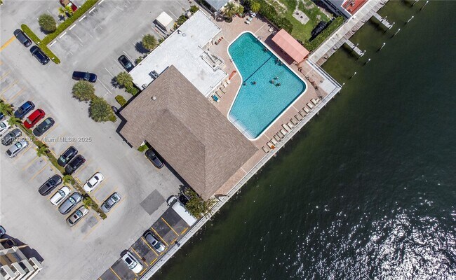 Building Photo - 1833 S Ocean Dr