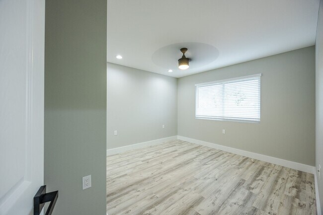 Building Photo - New modern studio with one bath