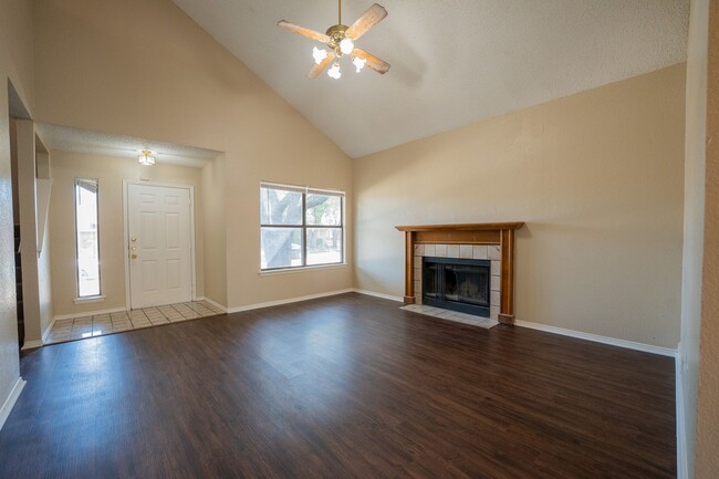Building Photo - Freshly Updated 3-Bedroom Home on a Corner...