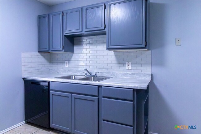 Building Photo - 1601 Benttree Dr