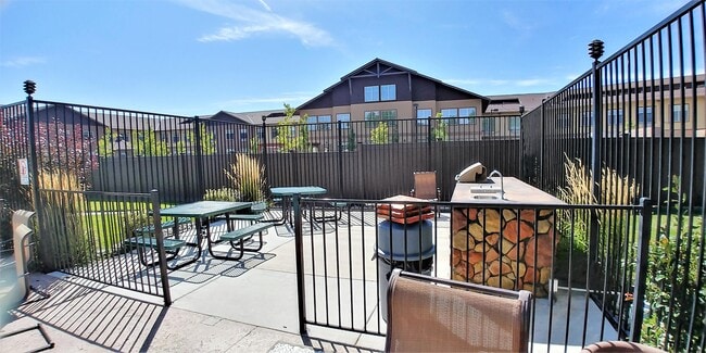 Building Photo - 7680 Bluestone Dr