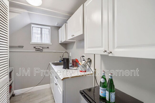 Building Photo - 4618 W 35th Ave