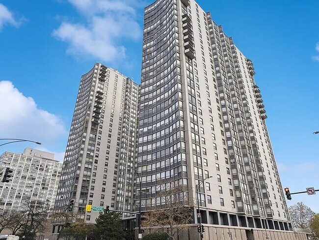 Primary Photo - 5701 N Sheridan Rd