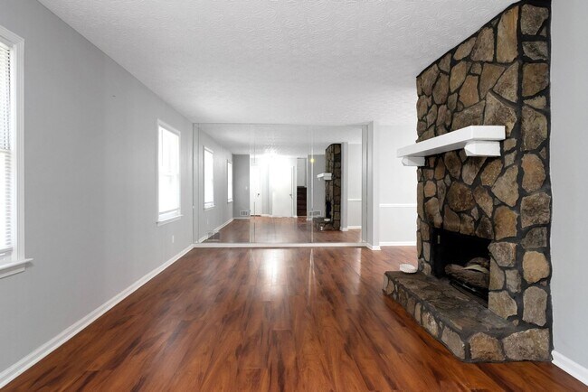Building Photo - Spacious 4BR House in Lawrenceville