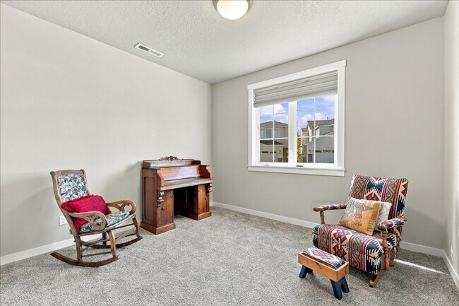 Building Photo - 2328 E Danzee Dr