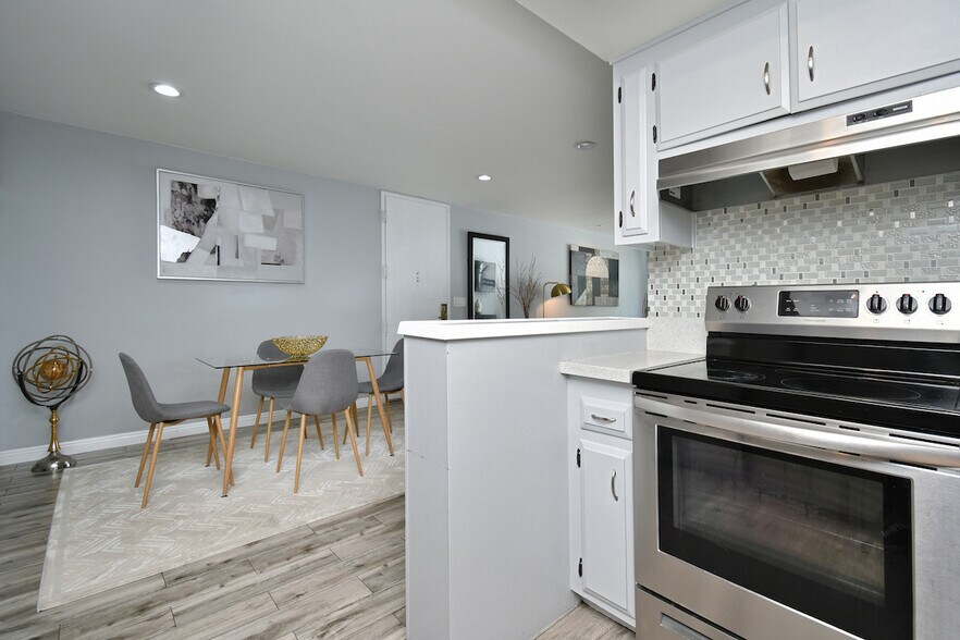 Building Photo - 1351 N Crescent Heights Blvd