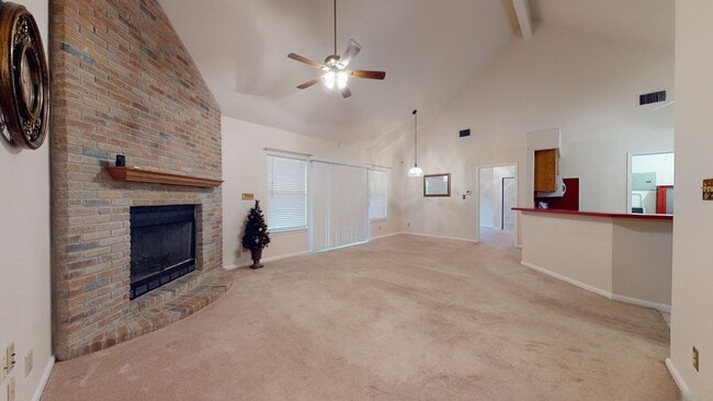 Building Photo - 1371 Nightingale