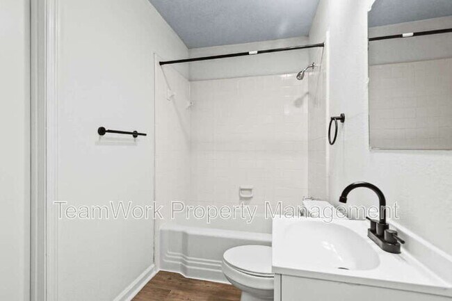 Building Photo - 3043 Terry Dr