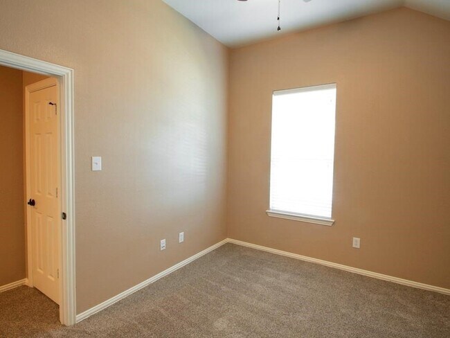 Building Photo - 417 Hackberry Dr