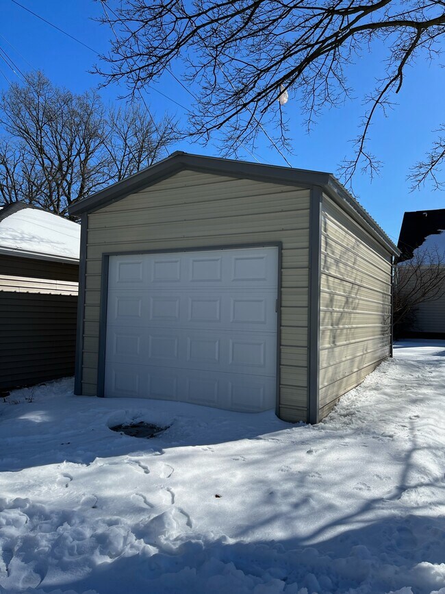 Building Photo - 8634 W Burleigh St