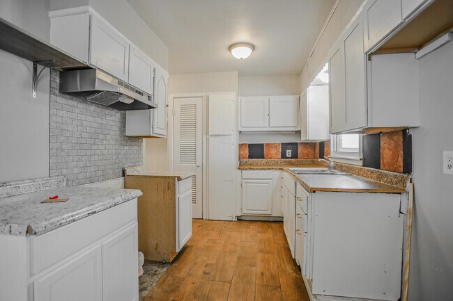 Building Photo - 2641 E Baylor St