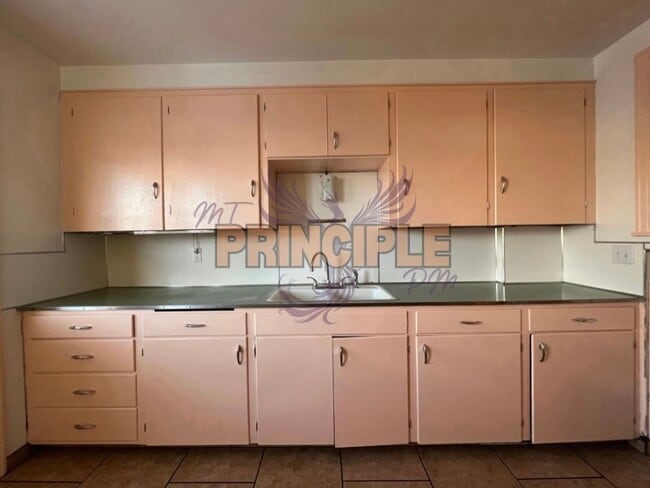 Building Photo - 403-405 1/2 W Granite
