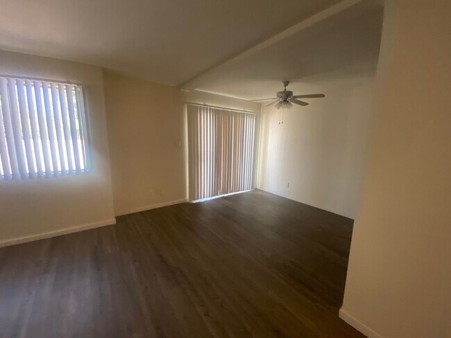 Building Photo - Scottsdale Studio Apartment