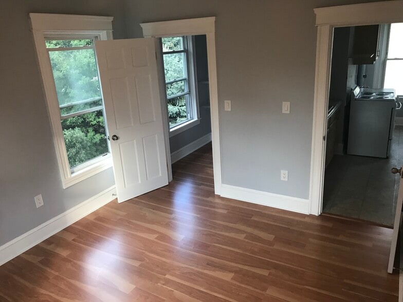 Building Photo - 107 Reservoir Ave