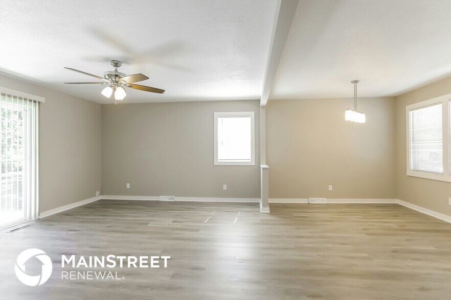 Building Photo - 503 NE Castle Dr
