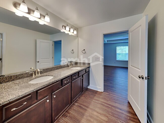 Building Photo - 4300 Spregan Way