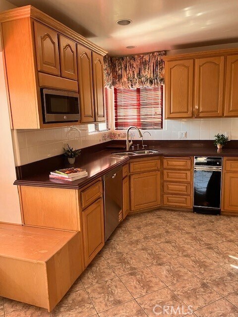 Building Photo - 1054 Mayflower Ave