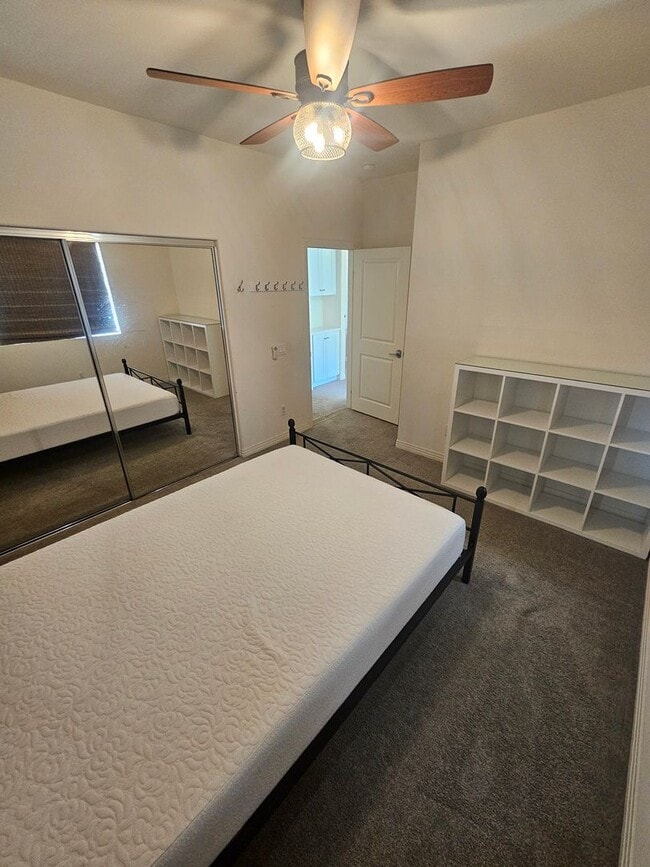 Building Photo - Gorgeous Stand Alone Town Home / Rolling Hills Golf Club is your Back Yard