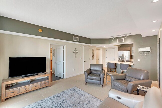 Building Photo - 480 Hibiscus St