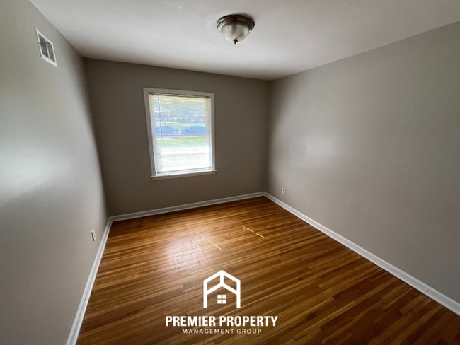 Building Photo - 1508 E.Raines Rd