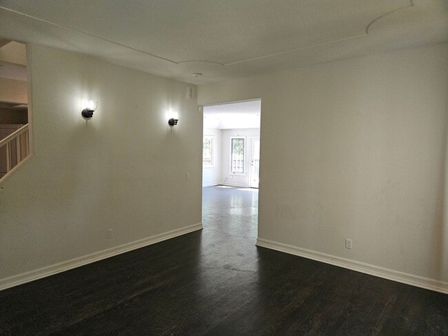 Building Photo - Stunning 4 Bed 3 Bath Naglee Park Home Nes...
