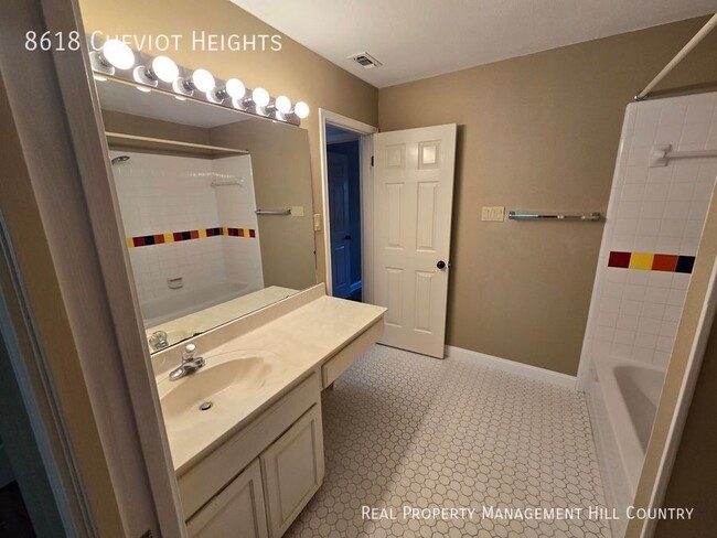 Building Photo - 8618 Cheviot Heights