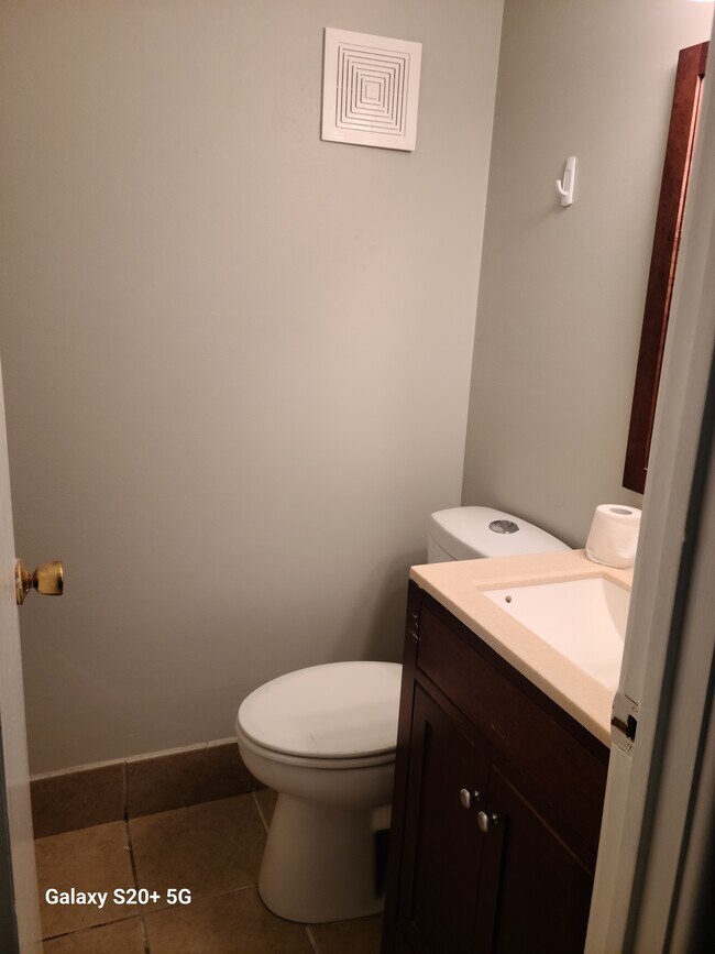 Building Photo - 7131 NW Country Club Ln