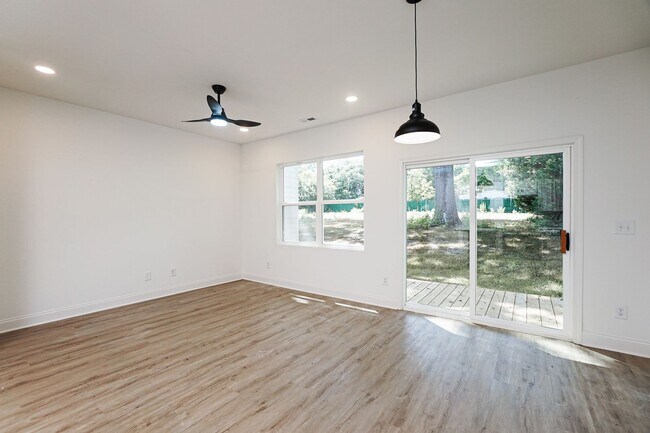Building Photo - Brand New Duet Style Townhome in Charlotte!