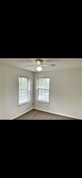 Building Photo - 1803 Shoreline Dr