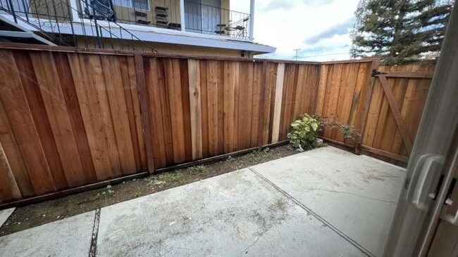 Building Photo - 1281 Saratoga Ave