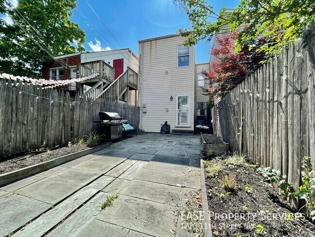 Building Photo - 1723 11th St NW